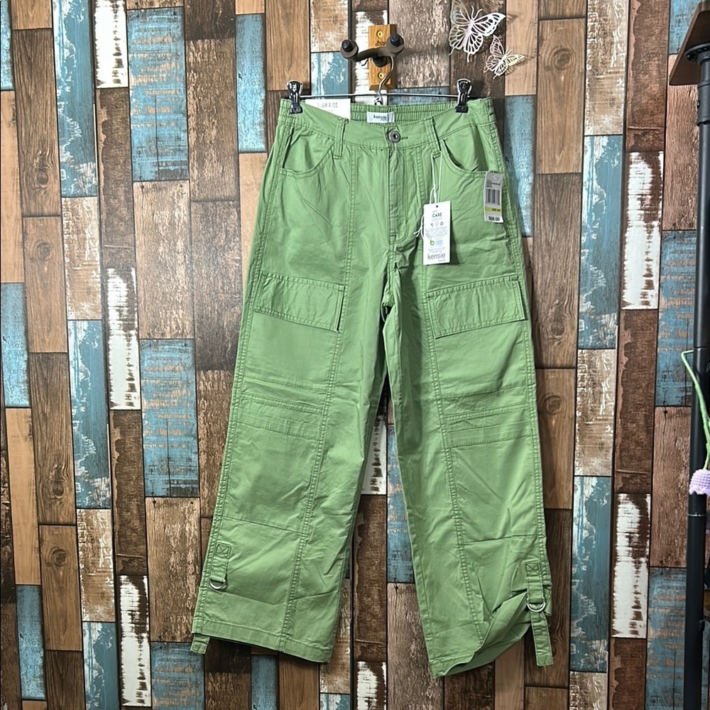 Kensie sporty Cargo Pants with pull side  cuffs